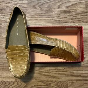 BNWT Kelly & Katie Croc-Embossed Brown Loafers